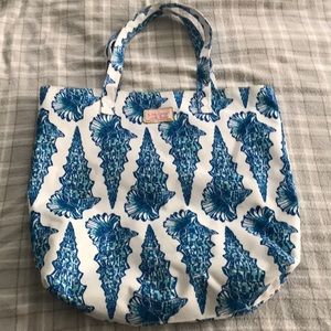 Lilly Pulitzer Bags - Lilly Pulitzer bag EUC tote rare hard to find Lilly Pulitzer Bags - Lilly Pulitzer bag EUC tote rare hard to find